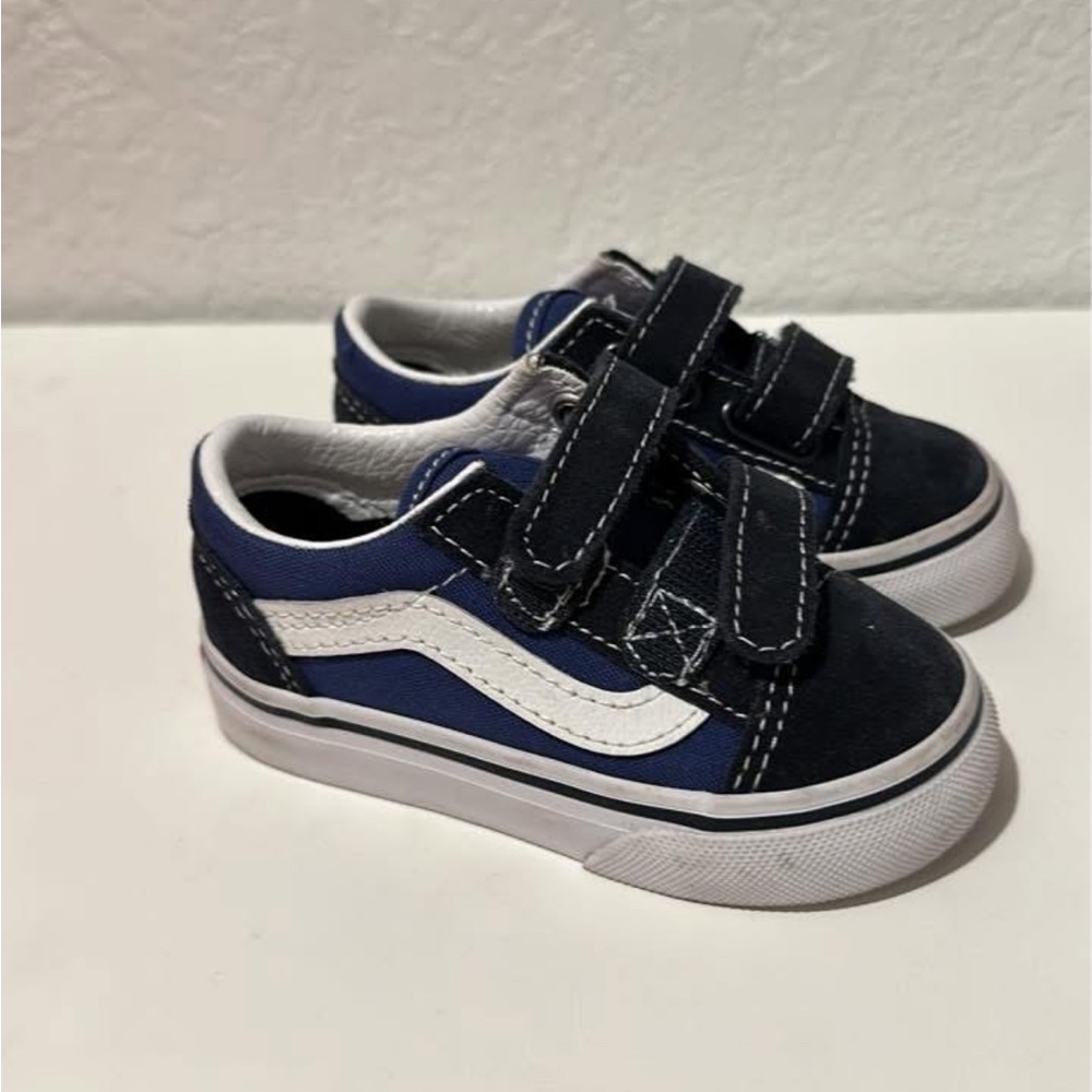 Toddler boy size 5 Vans.